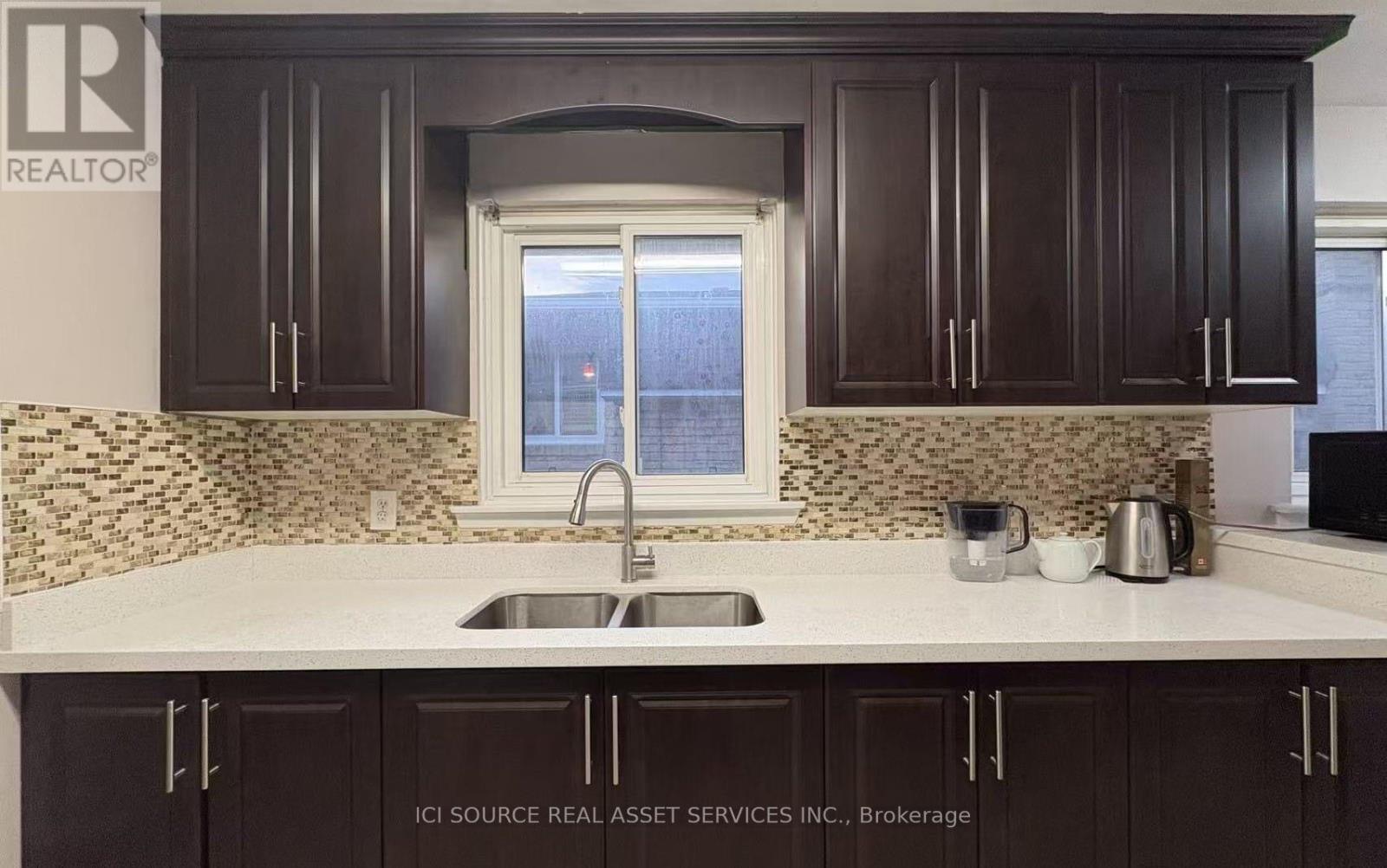 Upper Unit - 19 Talbot Street, Brampton, Ontario  L6X 2P4 - Photo 4 - W13010752