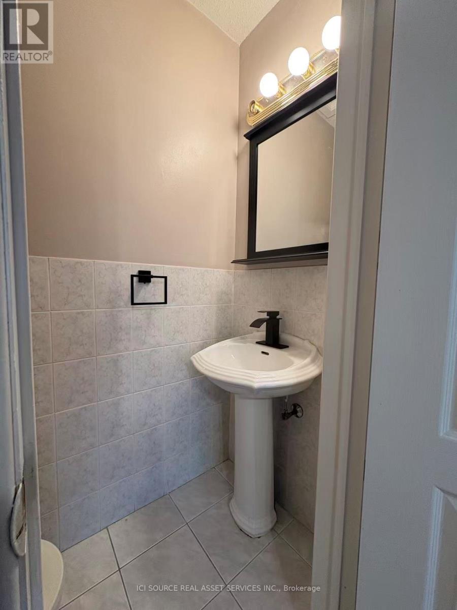 Upper Unit - 19 Talbot Street, Brampton, Ontario  L6X 2P4 - Photo 7 - W13010752