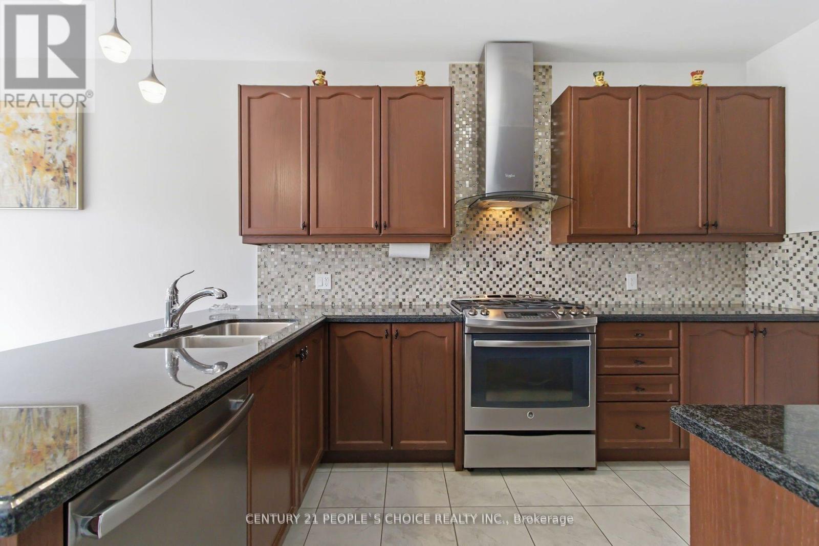 188 Bonnieglen Farm Boulevard, Caledon, Ontario  L7C 4C1 - Photo 12 - W13010754