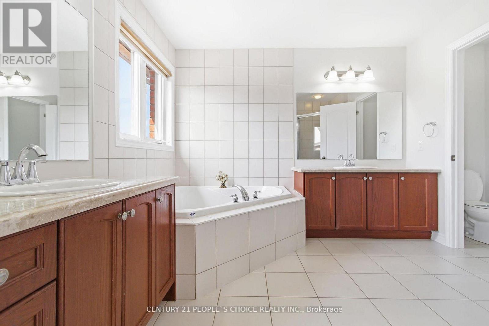 188 Bonnieglen Farm Boulevard, Caledon, Ontario  L7C 4C1 - Photo 16 - W13010754