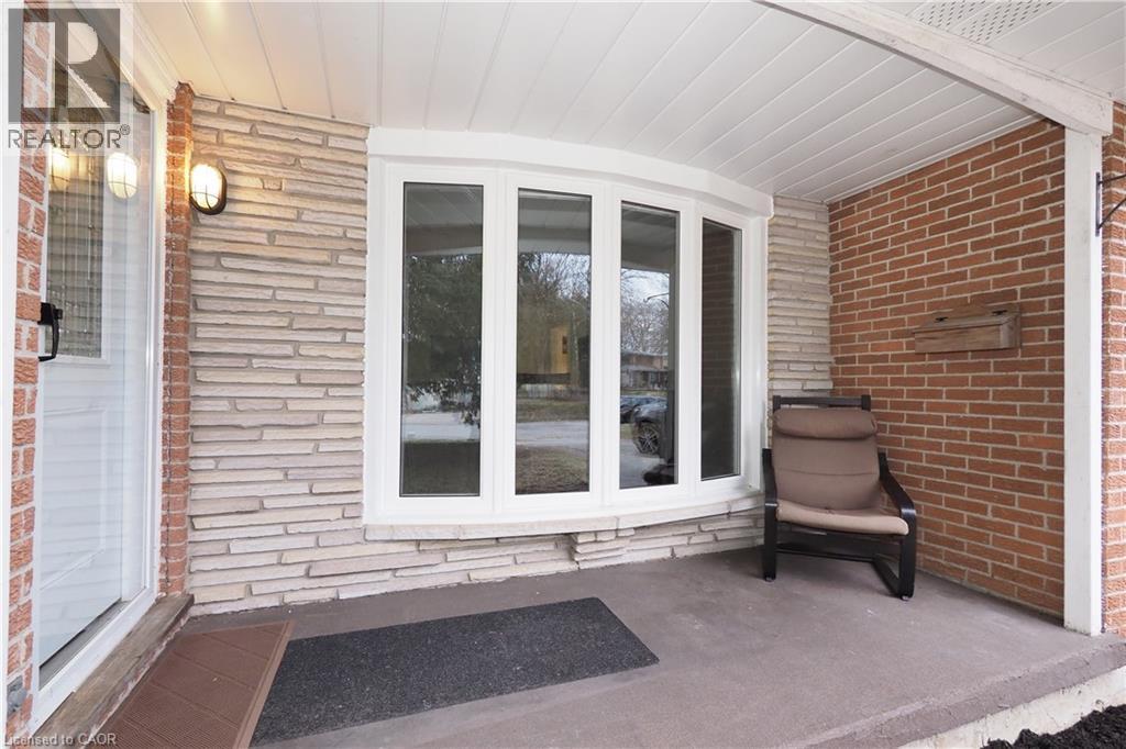 163 Pinegrove Crescent, Waterloo, Ontario  N2L 4T9 - Photo 4 - 40814213