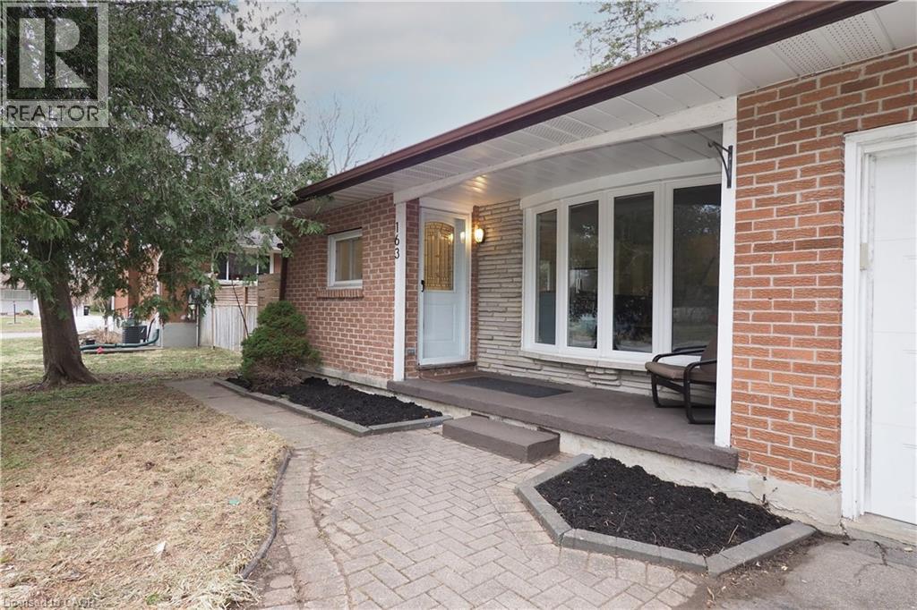 163 Pinegrove Crescent, Waterloo, Ontario  N2L 4T9 - Photo 3 - 40814213