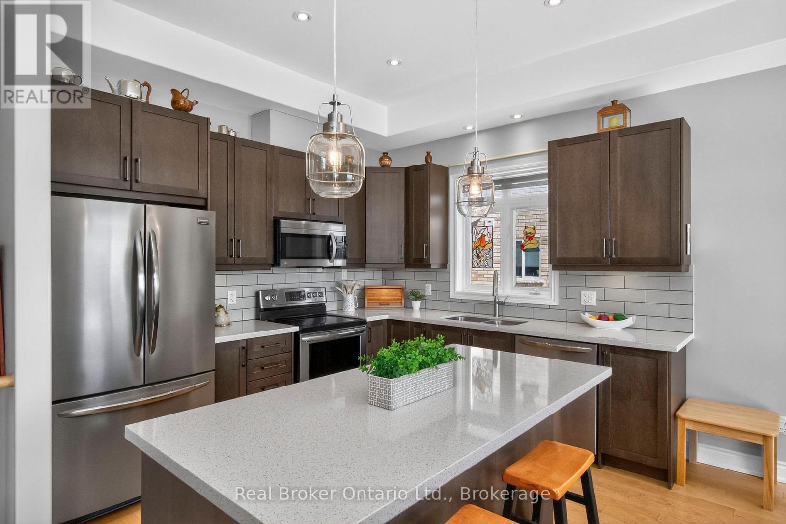 951 Stollar Place, Midland, Ontario  L4R 0A6 - Photo 9 - S12978136