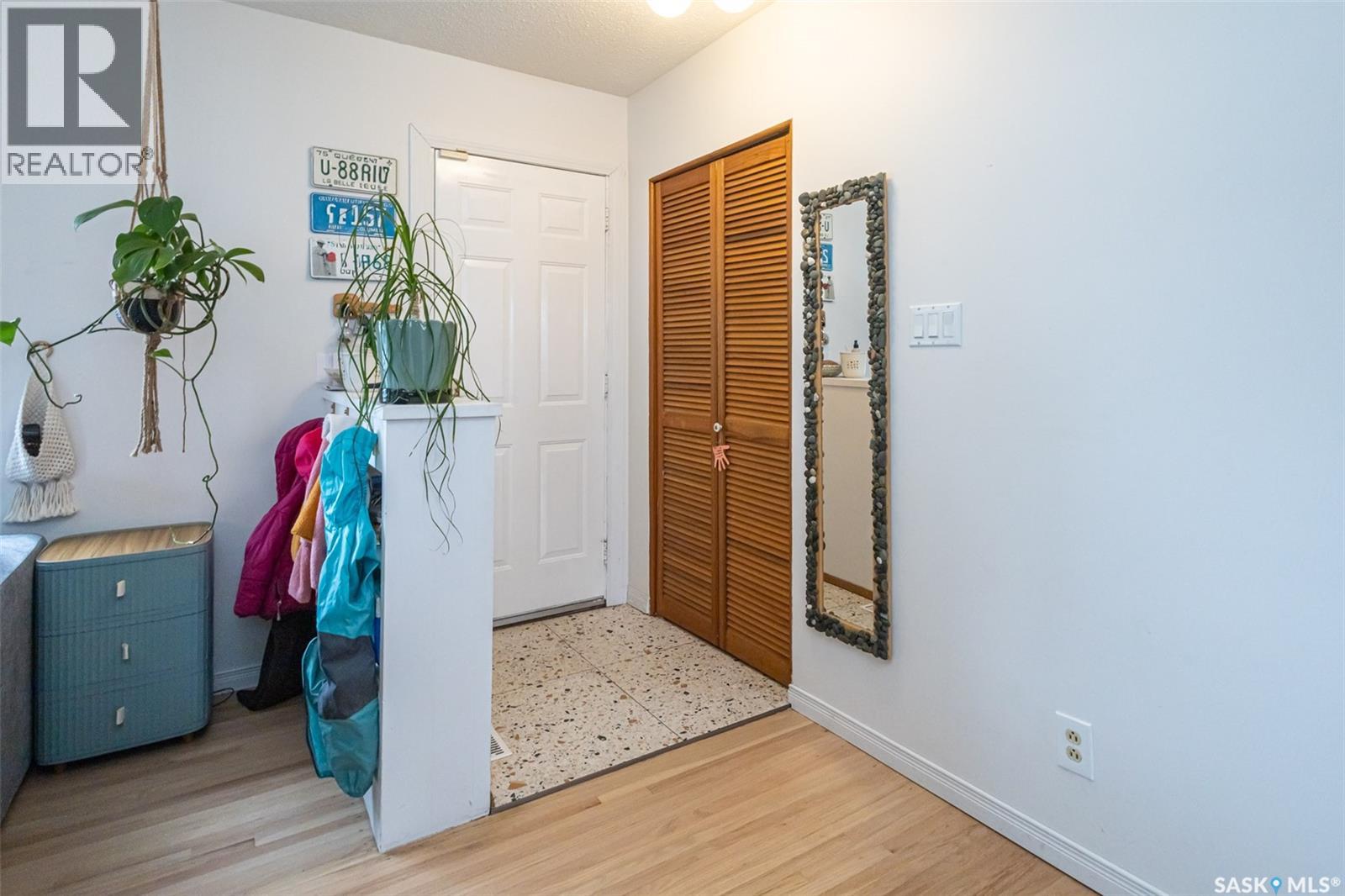 38 Morris Drive, Saskatoon, Saskatchewan  S7L 3T9 - Photo 2 - SK033087