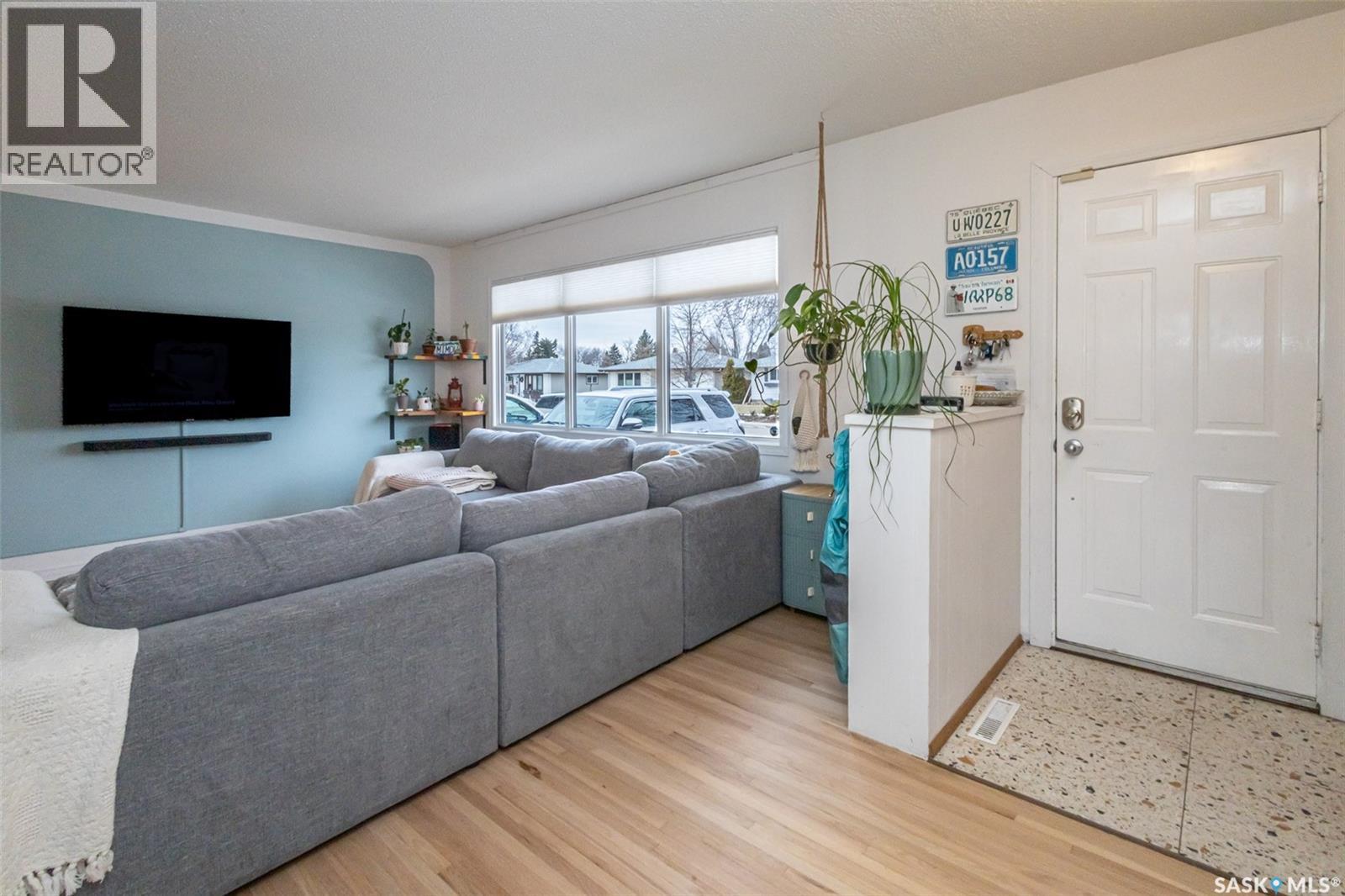 38 Morris Drive, Saskatoon, Saskatchewan  S7L 3T9 - Photo 3 - SK033087