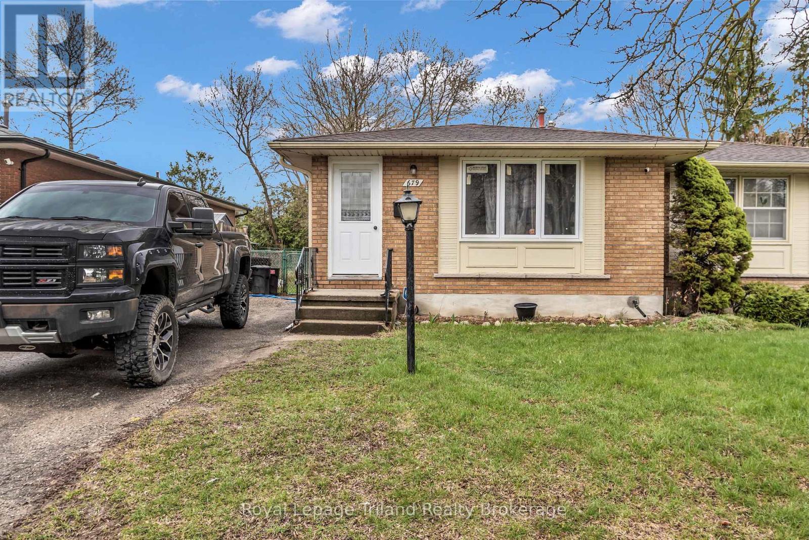 677 & 679 Sevilla Park Place, London East, Ontario  N5Y 4H9 - Photo 3 - X13010772