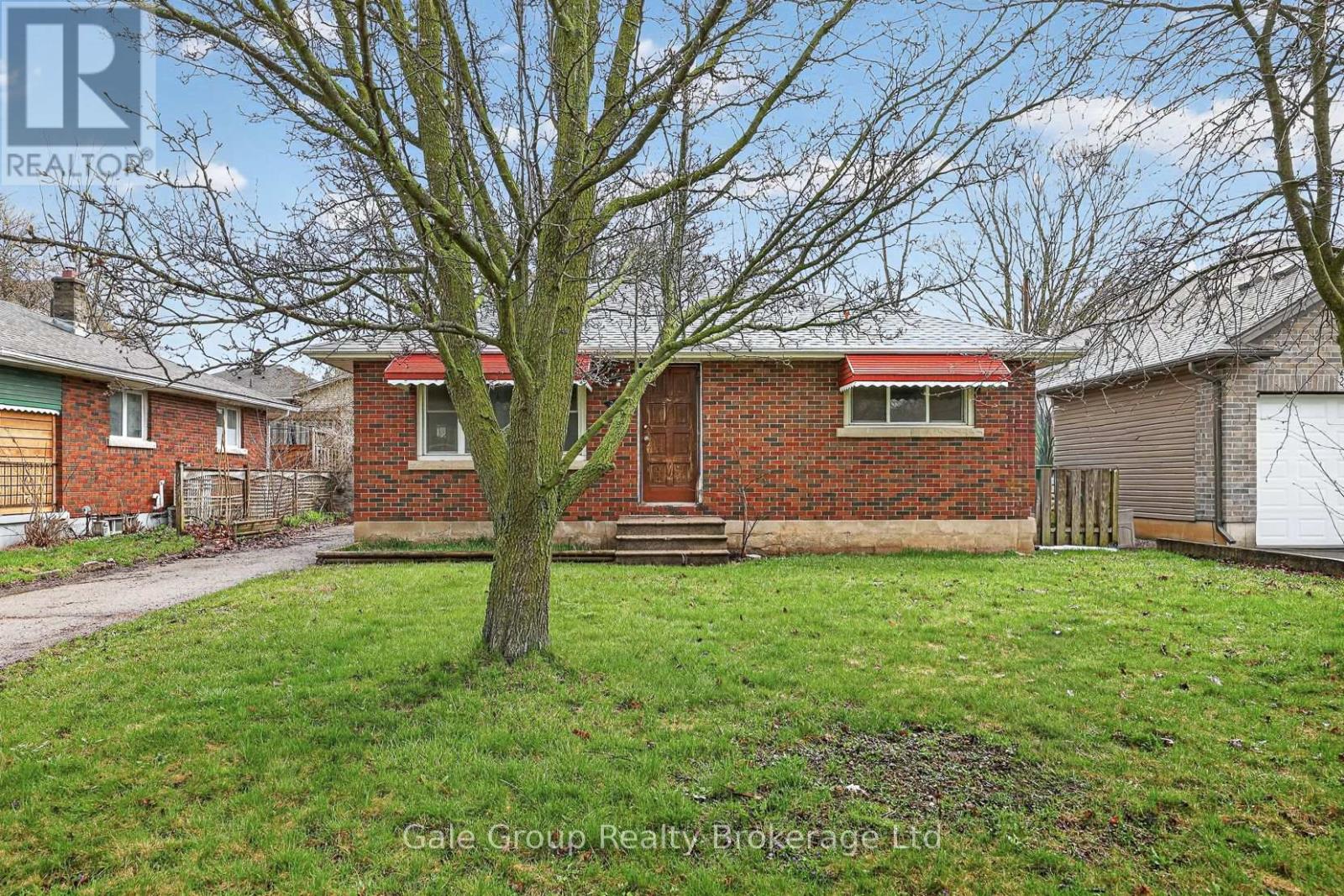 21 CRONYN STREET, Woodstock, Ontario