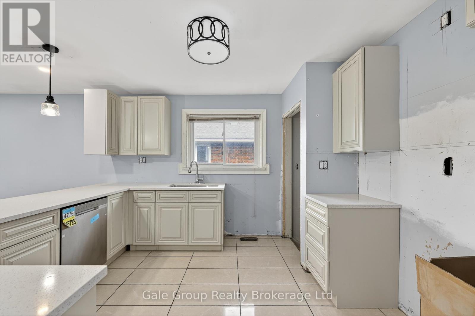 21 Cronyn Street, Woodstock, Ontario  N4S 3T4 - Photo 3 - X13010776