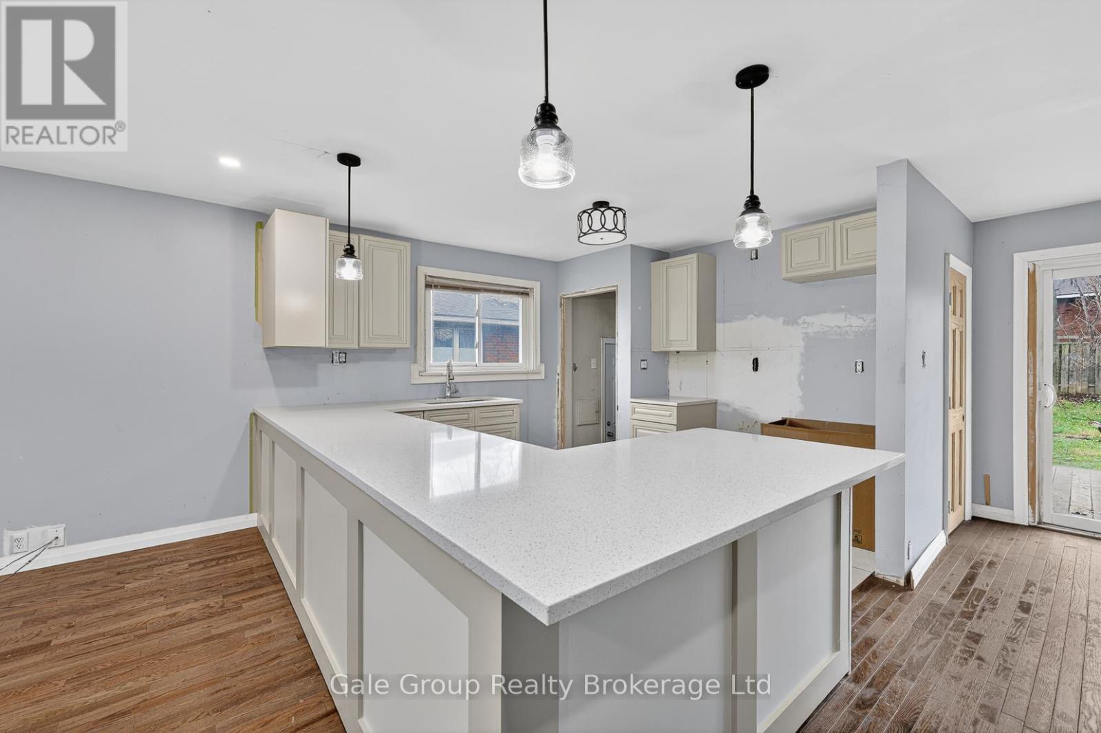 21 Cronyn Street, Woodstock, Ontario  N4S 3T4 - Photo 4 - X13010776