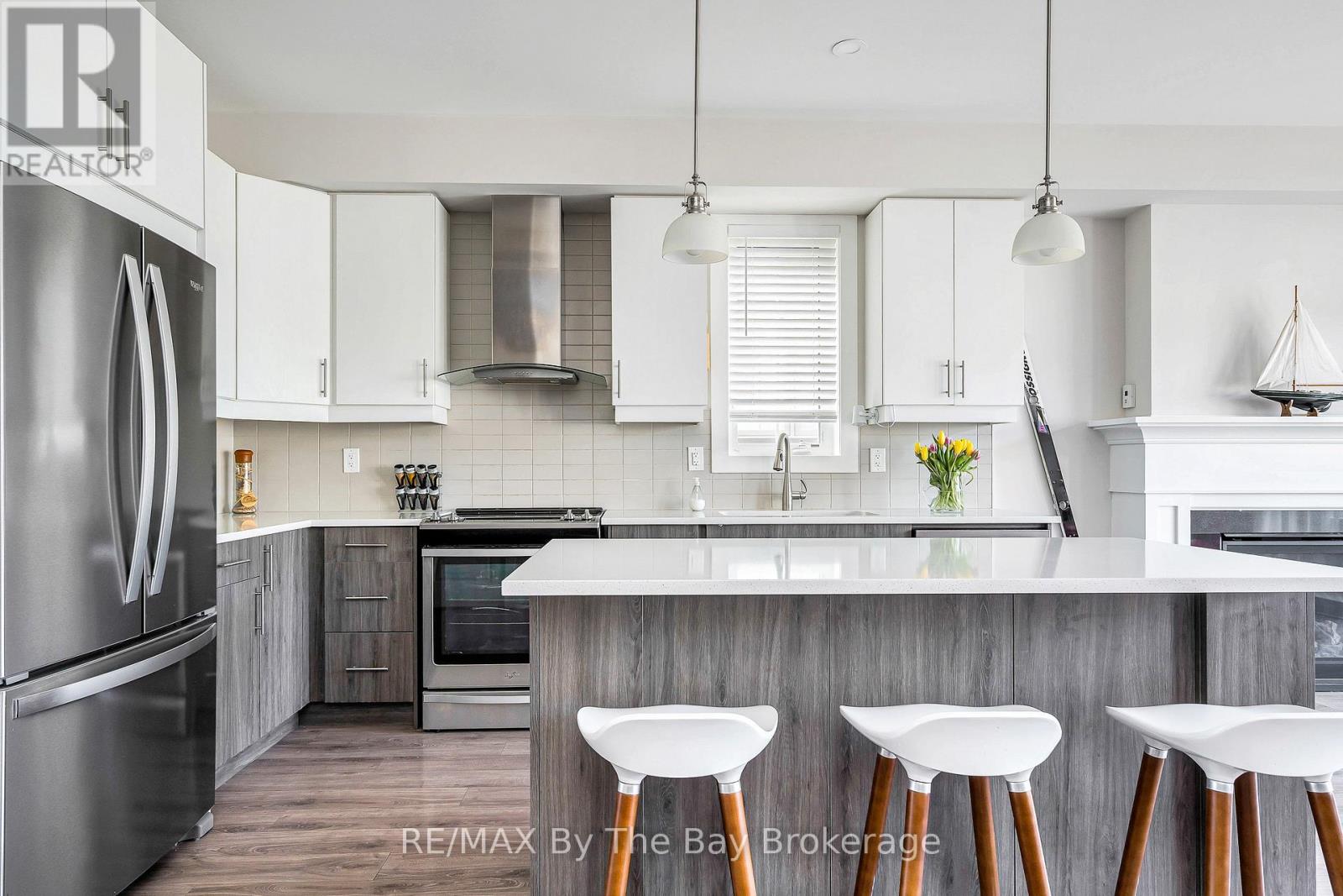 112 Sycamore Street, Blue Mountains, Ontario  L9Y 4E2 - Photo 3 - X13010780