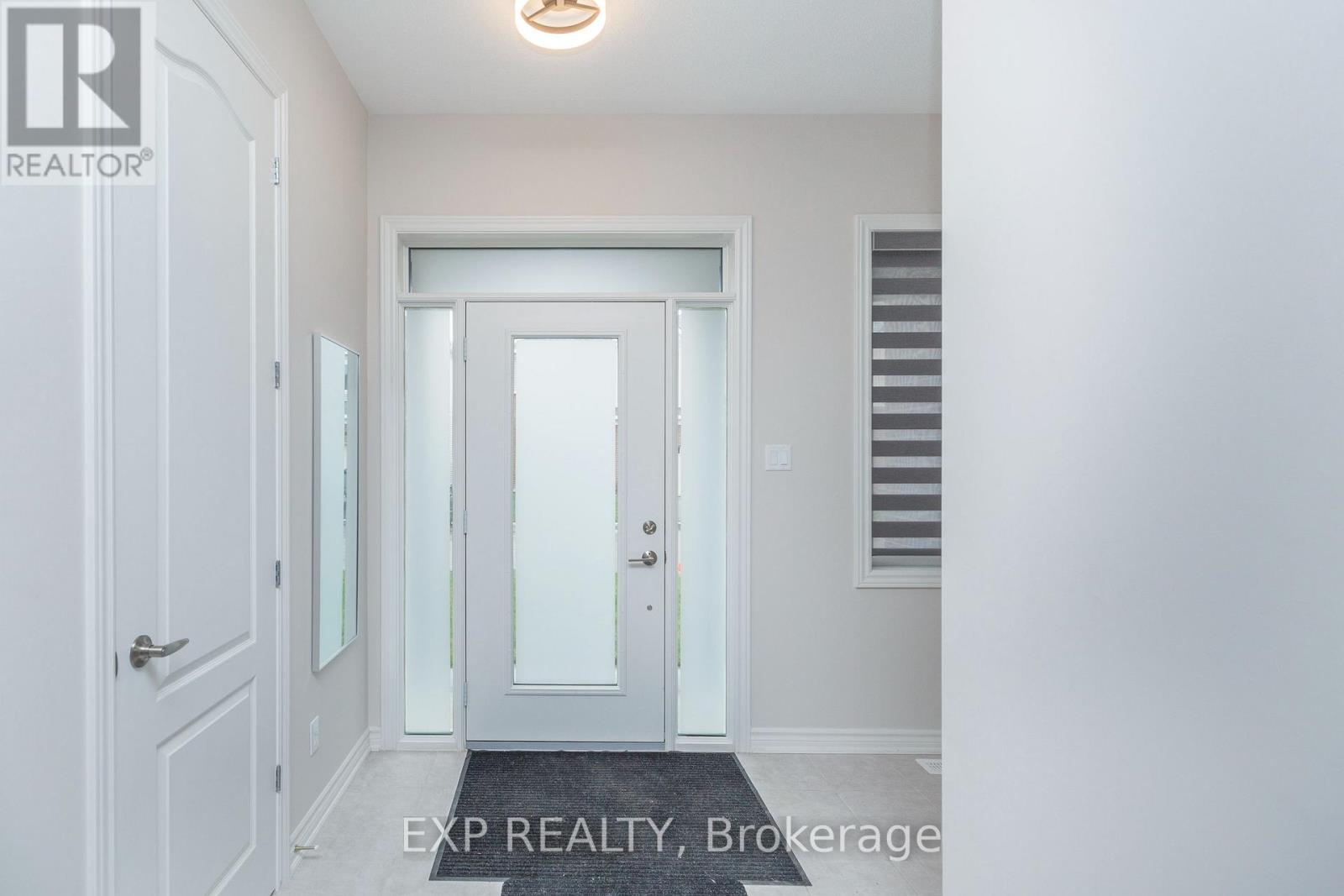 516 Loury Row, Ottawa, Ontario  K1W 0M7 - Photo 4 - X13010766