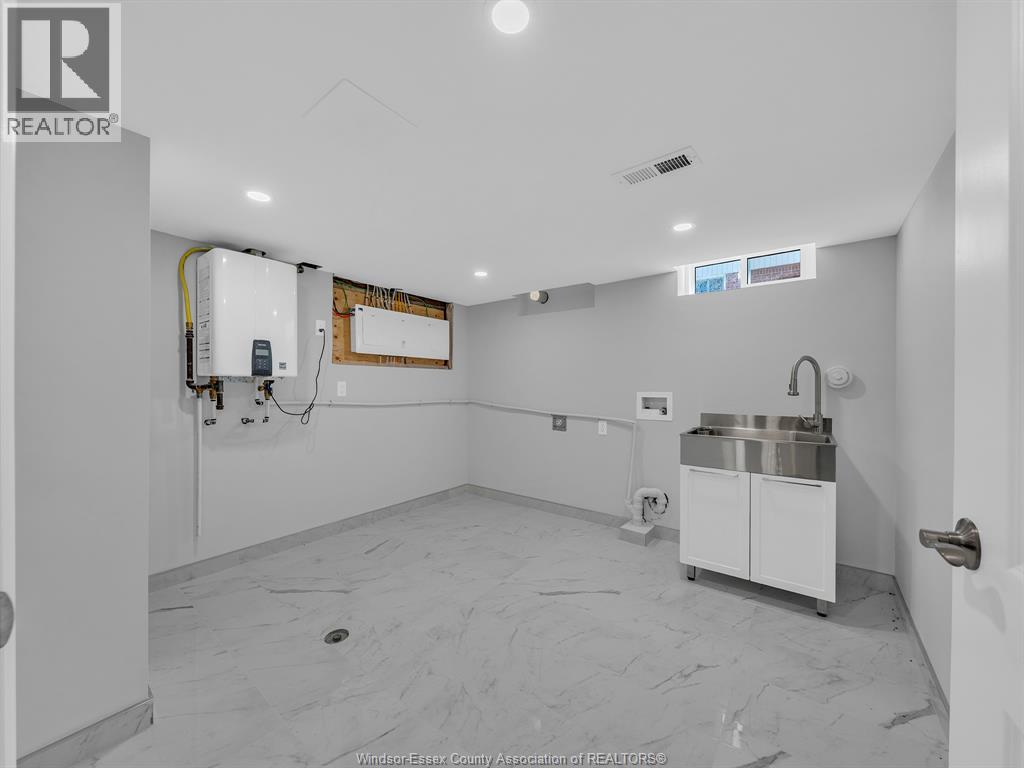 2692 Everts, Windsor, Ontario  N9E 2V1 - Photo 37 - 26006586