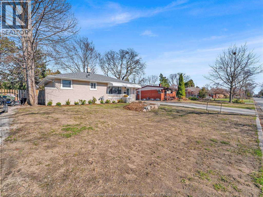 2692 Everts, Windsor, Ontario  N9E 2V1 - Photo 5 - 26006586