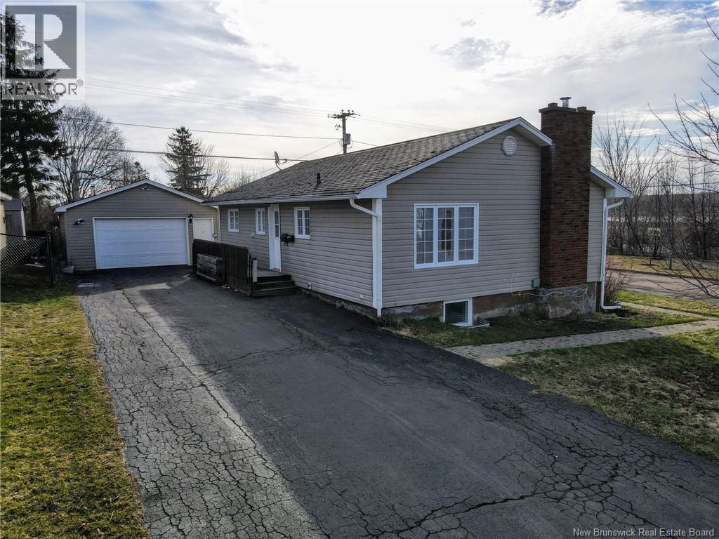 221 Bond Drive, Moncton, New Brunswick  E1E 1A1 - Photo 2 - NB137419