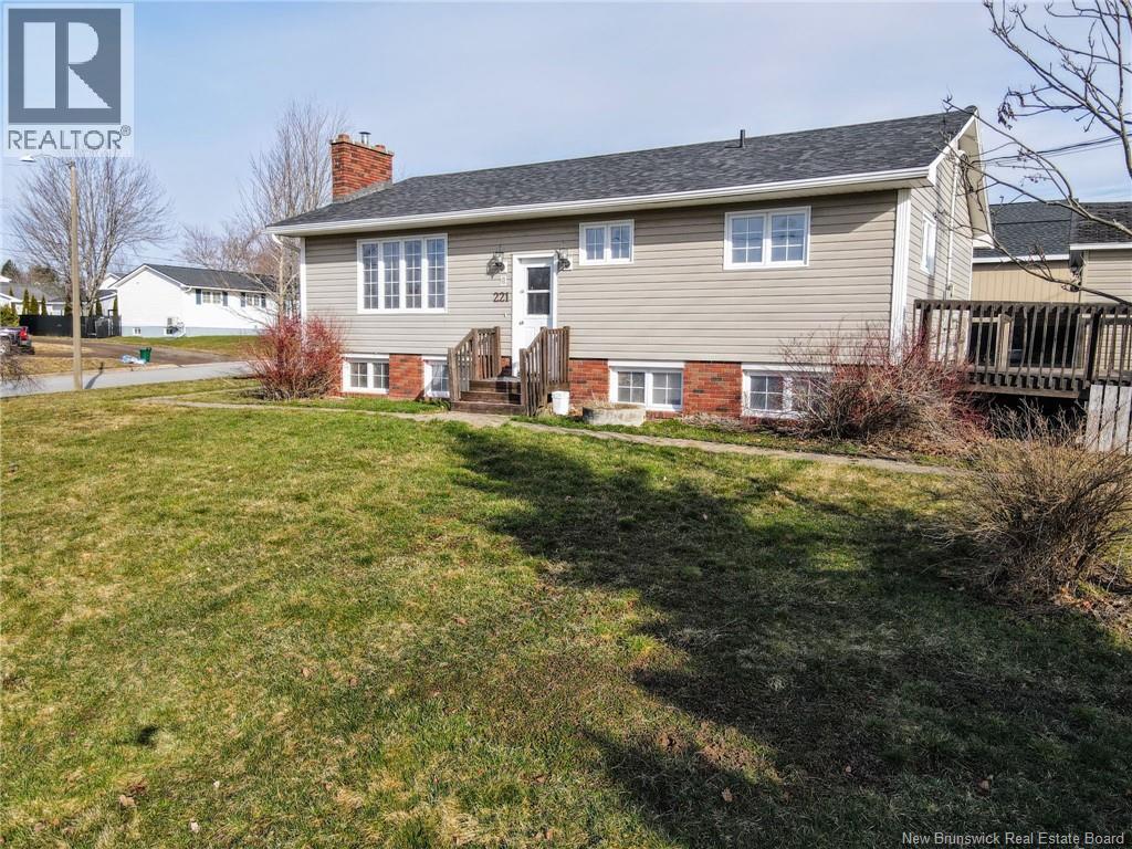 221 Bond Drive, Moncton, New Brunswick  E1E 1A1 - Photo 1 - NB137419