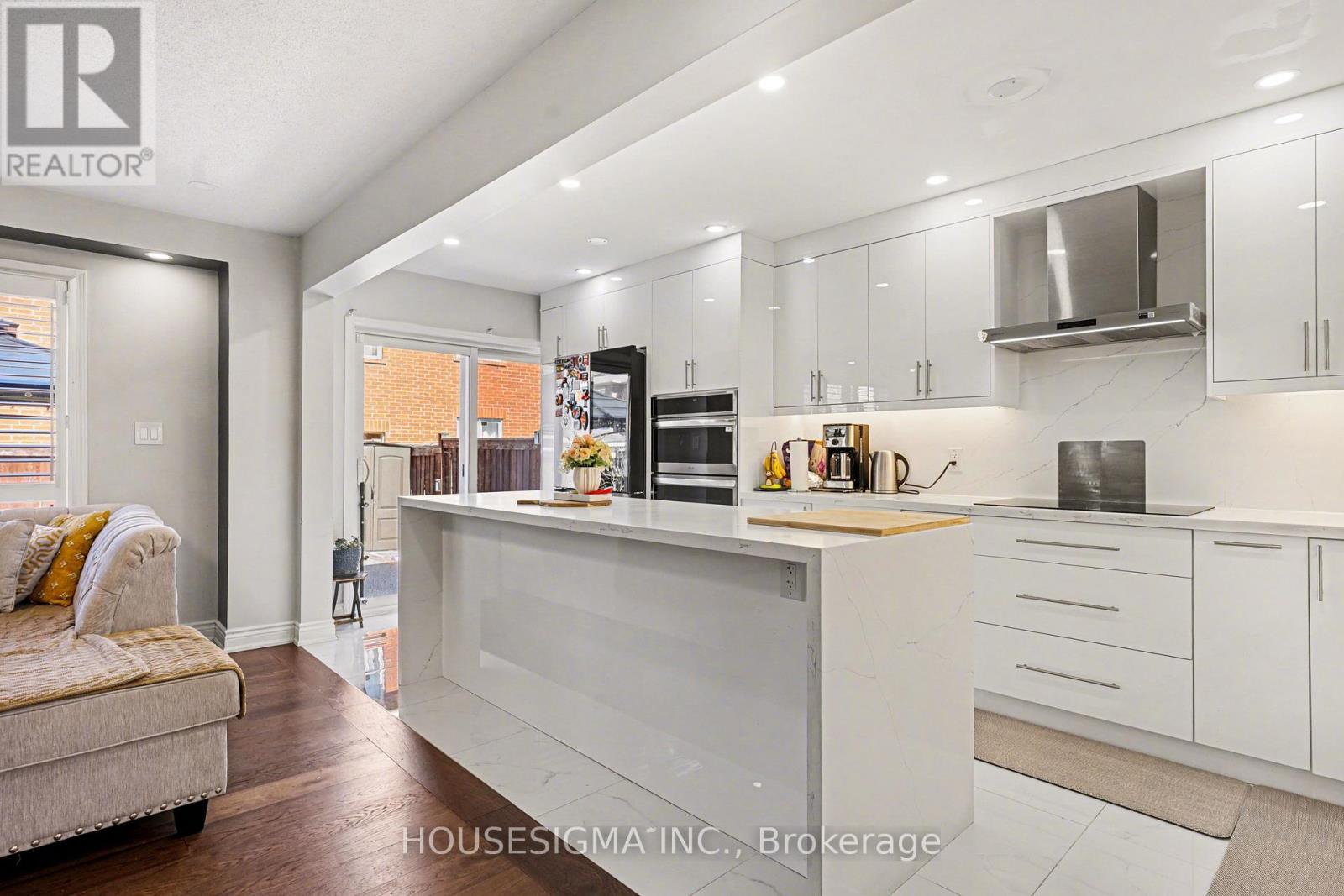 65 Bleasdale Avenue, Brampton, Ontario  L7A 0P3 - Photo 5 - W13010784