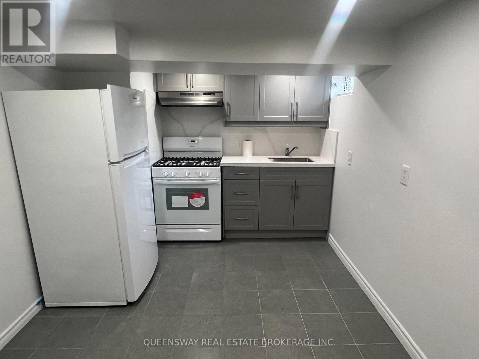 1389 Lansdowne Avenue, Toronto, Ontario  M6H 3Z9 - Photo 2 - W13010790