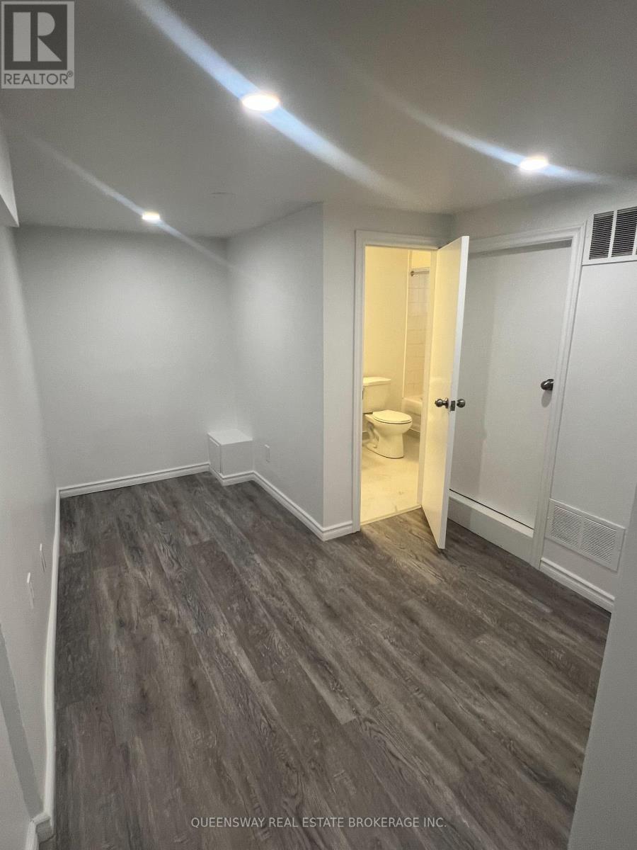 1389 Lansdowne Avenue, Toronto, Ontario  M6H 3Z9 - Photo 4 - W13010790