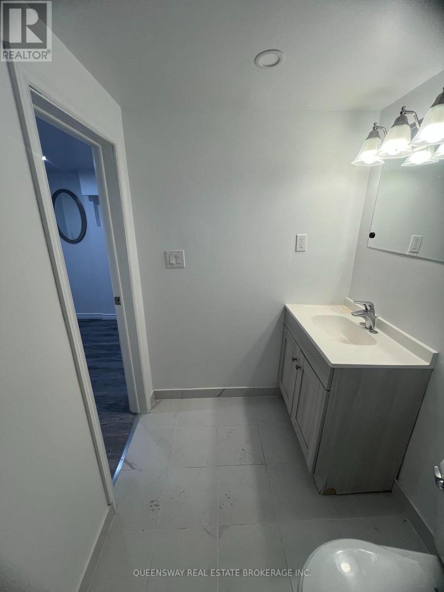 1389 Lansdowne Avenue, Toronto, Ontario  M6H 3Z9 - Photo 5 - W13010790