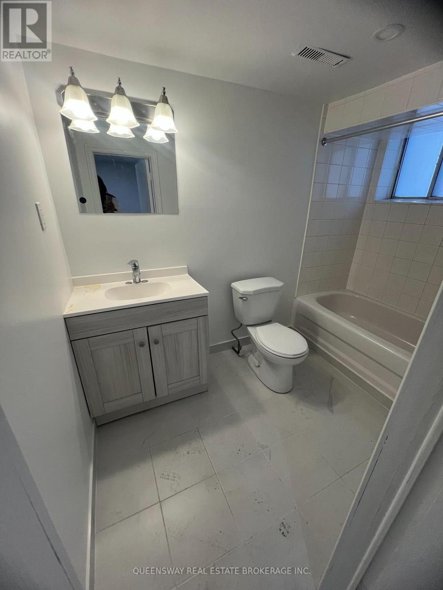 1389 Lansdowne Avenue, Toronto, Ontario  M6H 3Z9 - Photo 7 - W13010790