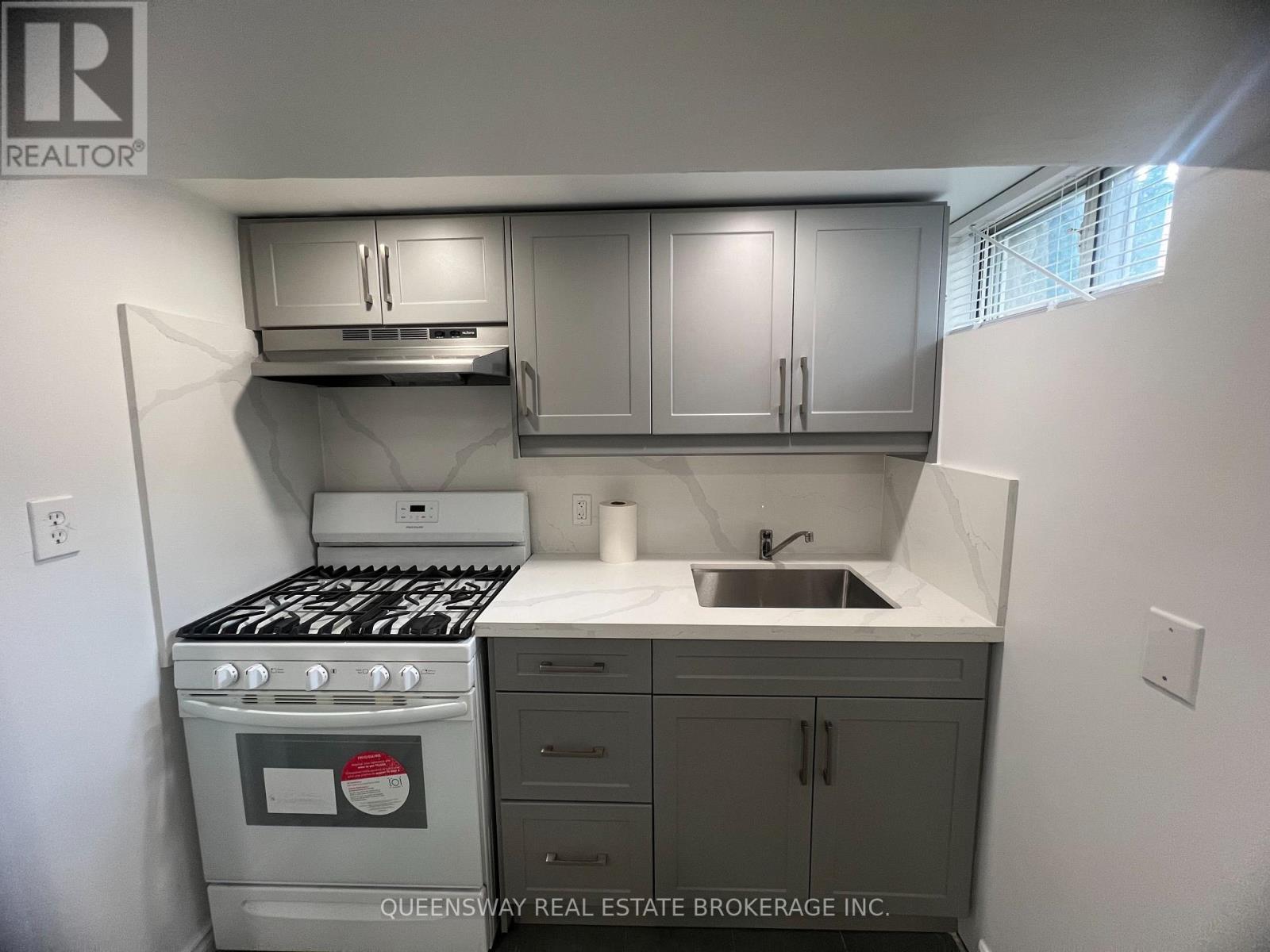 1389 Lansdowne Avenue, Toronto, Ontario  M6H 3Z9 - Photo 9 - W13010790