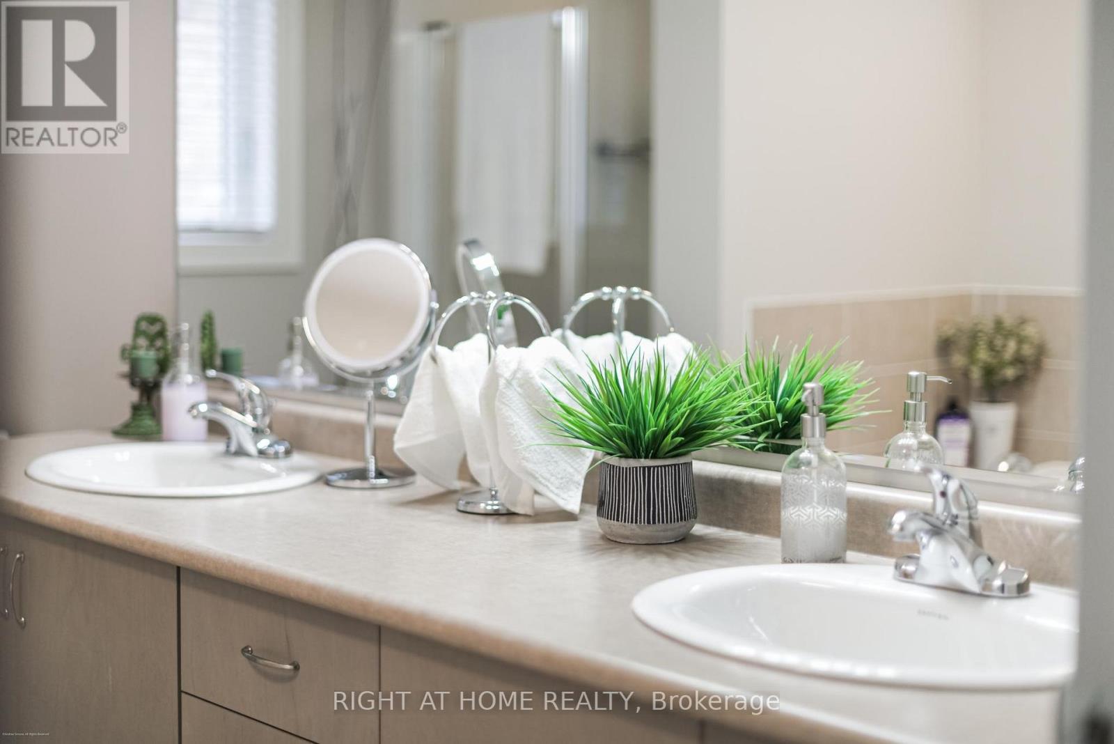 571 Dougall Avenue, Caledon, Ontario  L7C 3Z4 - Photo 19 - W13010796