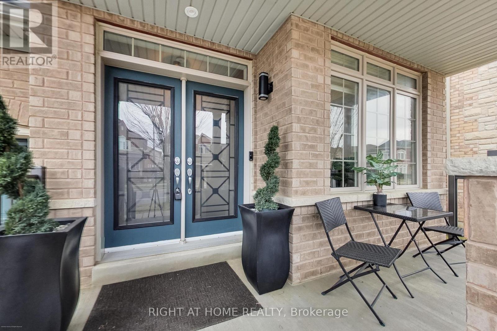 571 Dougall Avenue, Caledon, Ontario  L7C 3Z4 - Photo 2 - W13010796