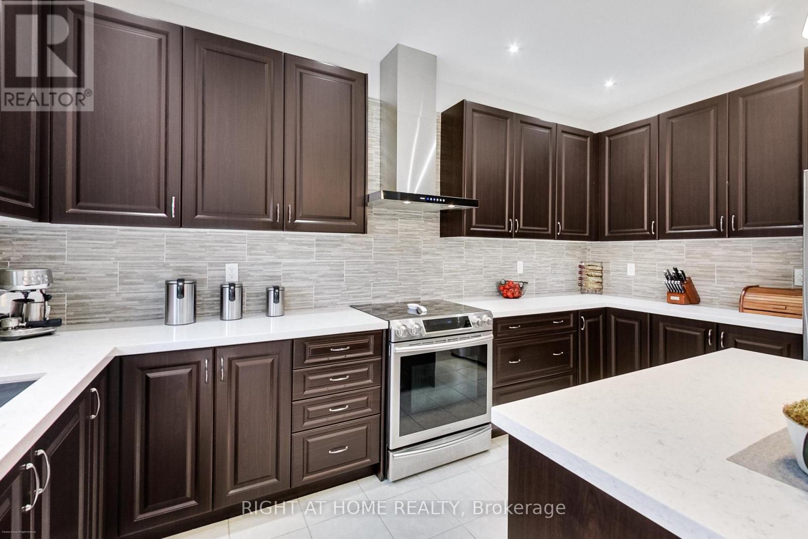 571 Dougall Avenue, Caledon, Ontario  L7C 3Z4 - Photo 8 - W13010796