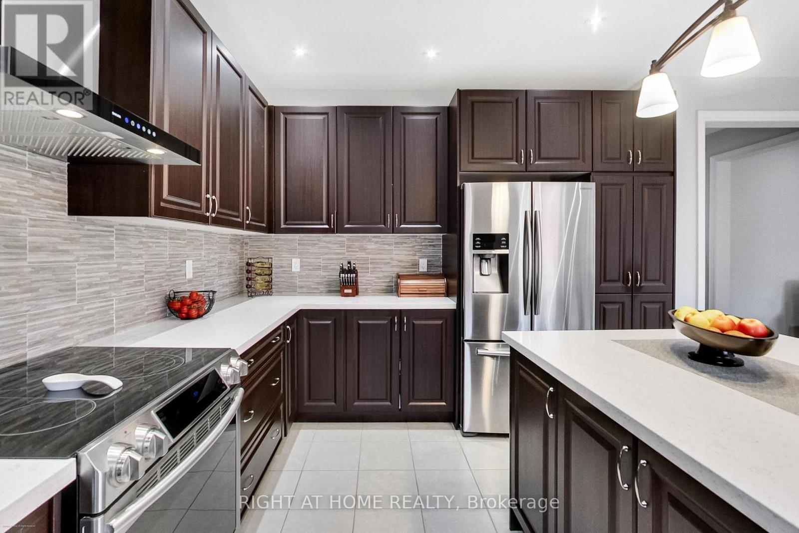 571 Dougall Avenue, Caledon, Ontario  L7C 3Z4 - Photo 9 - W13010796