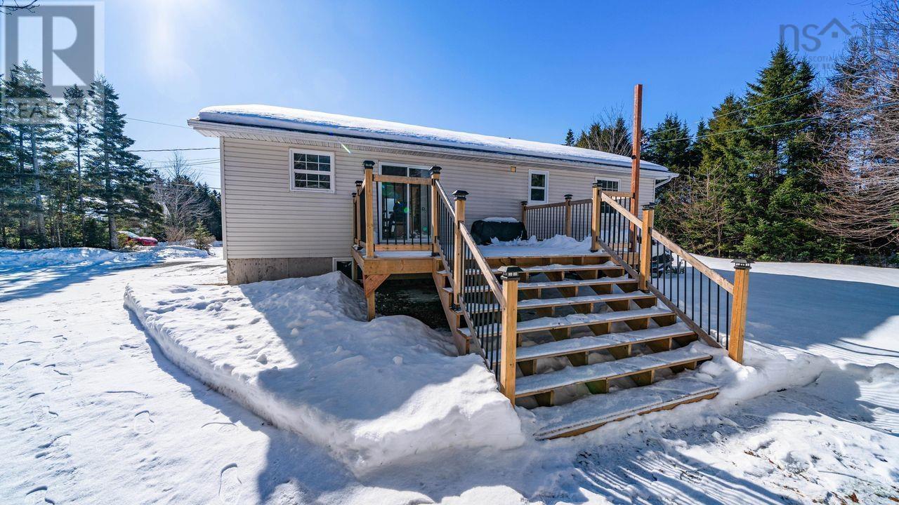 27 Earl Court, Porters Lake, Nova Scotia  B3E 1H8 - Photo 4 - 202603926