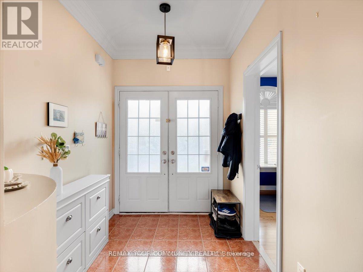 9 Heaney Court, Aurora, Ontario  L4G 0J7 - Photo 4 - N12708258