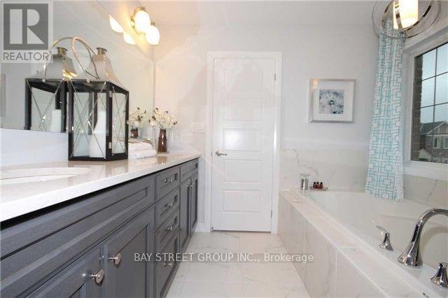 3169 Daisy Way, Oakville, Ontario  L6M 1L3 - Photo 9 - W12989102