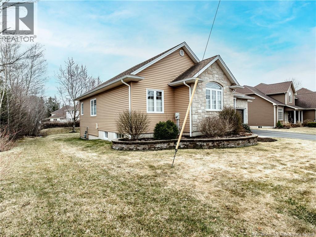 406 Belliveau, Dieppe, New Brunswick  E1A 6W6 - Photo 3 - NB137376