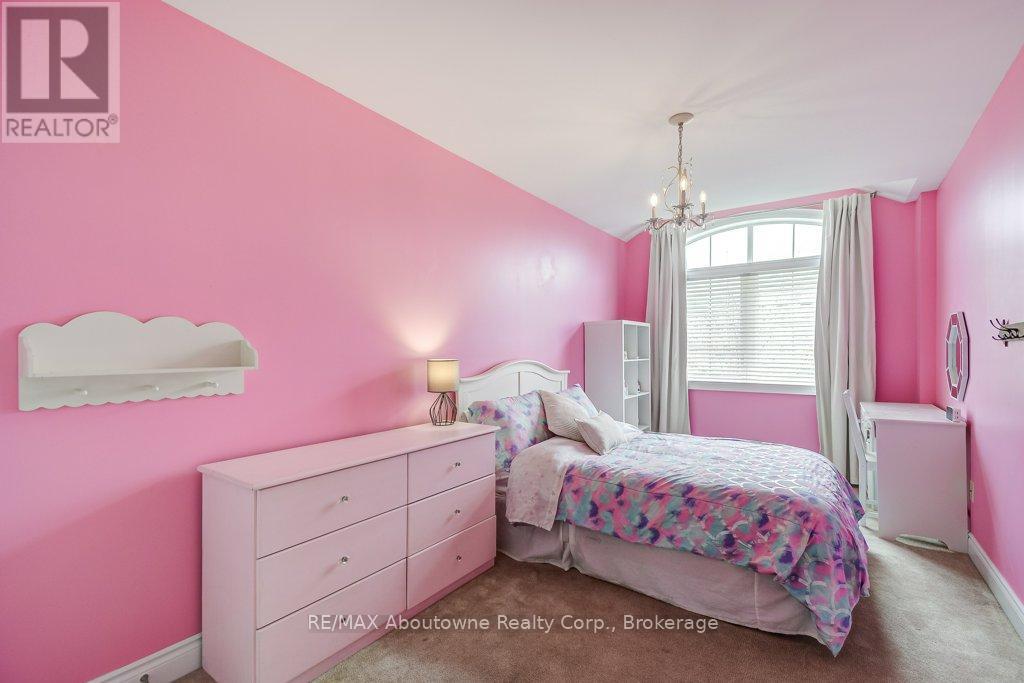 2454 Greenwich Drive, Oakville, Ontario  L6M 0R8 - Photo 19 - W13010896