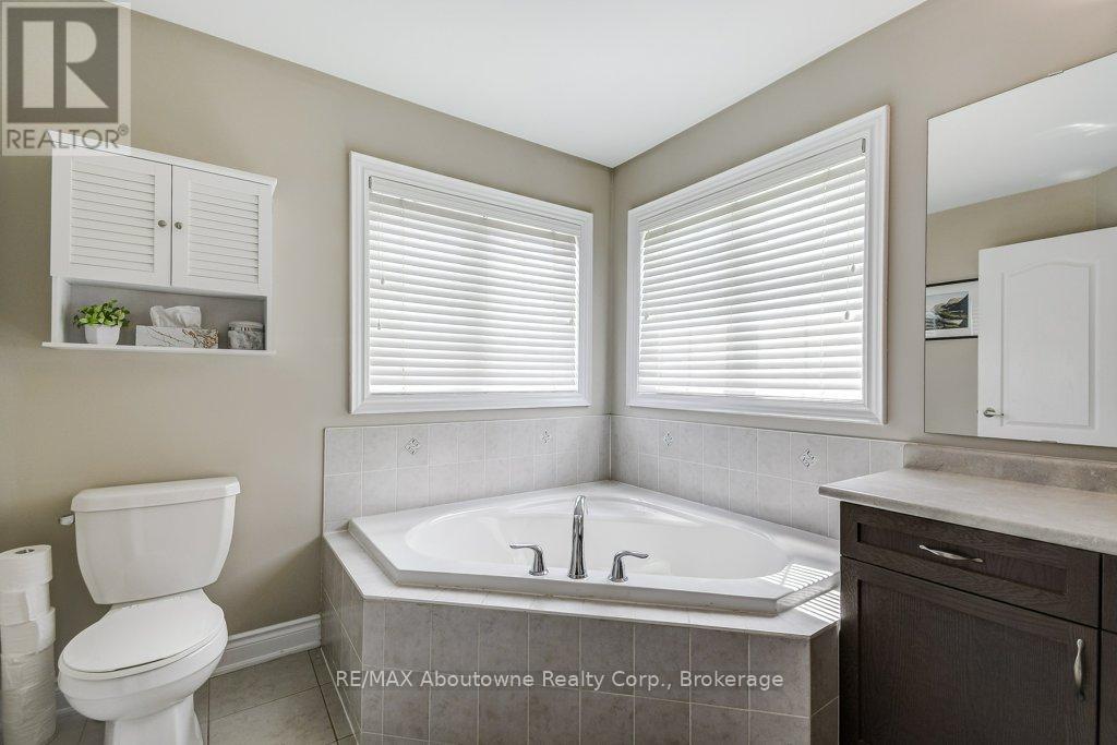 2454 Greenwich Drive, Oakville, Ontario  L6M 0R8 - Photo 25 - W13010896