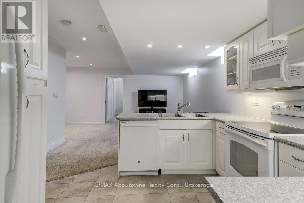 2454 Greenwich Drive, Oakville, Ontario  L6M 0R8 - Photo 29 - W13010896