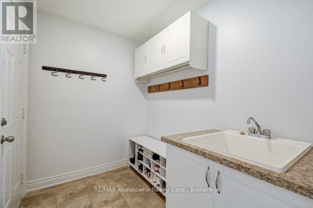 2454 Greenwich Drive, Oakville, Ontario  L6M 0R8 - Photo 8 - W13010896