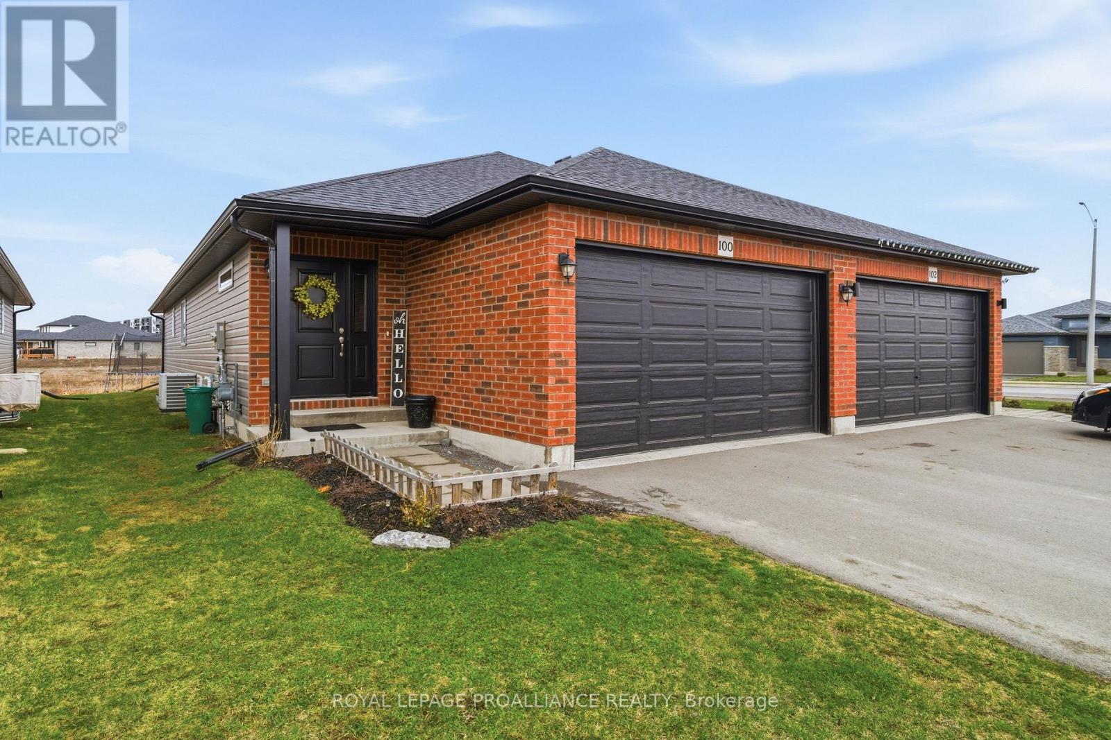 100 Dewal Place, Belleville, Ontario  K8P 0H2 - Photo 2 - X13010824