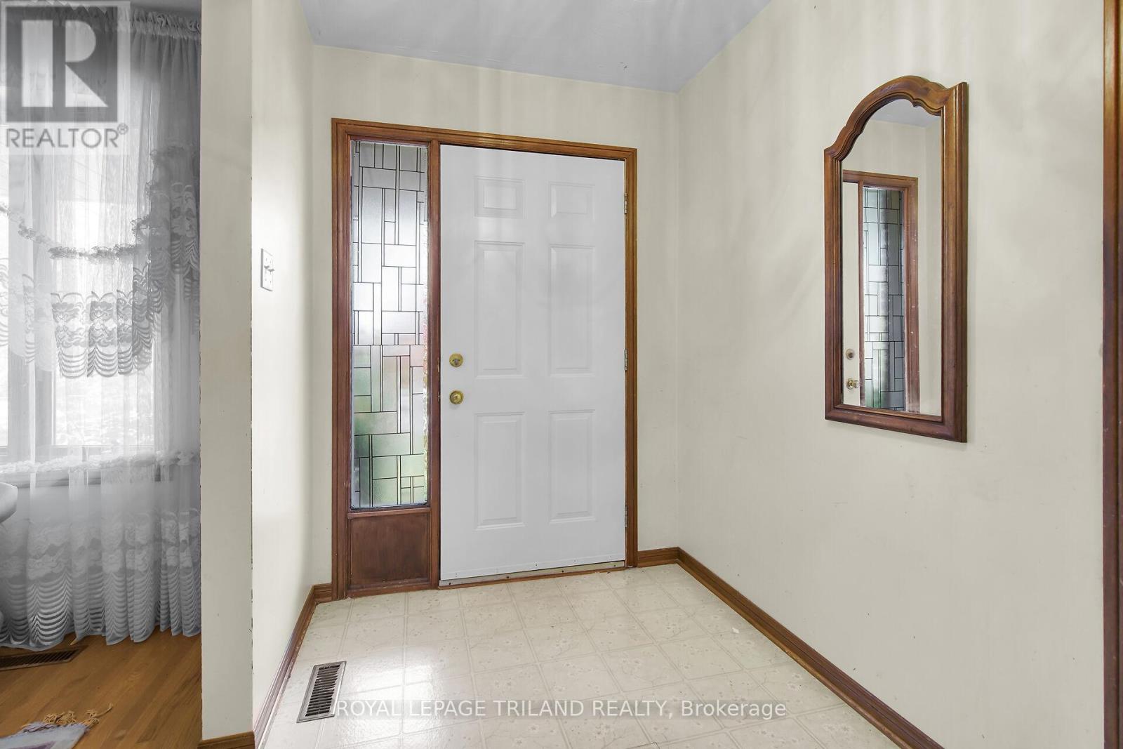 42 Applegreen Grove, London South, Ontario  N6J 4K4 - Photo 3 - X13010852