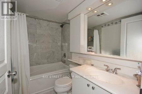 1203 - 801 Bay Street, Toronto, Ontario  M5S 1Y9 - Photo 5 - C13010894