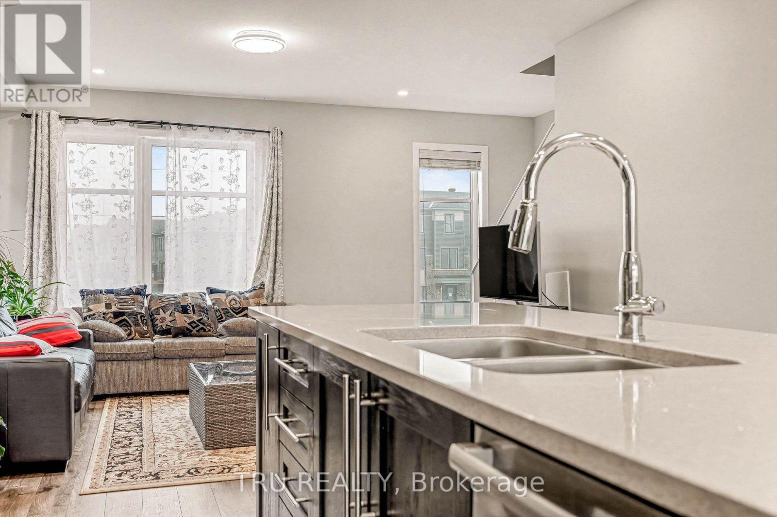 1119 Speedvale Court, Ottawa, Ontario  K2T 0P5 - Photo 12 - X13010846