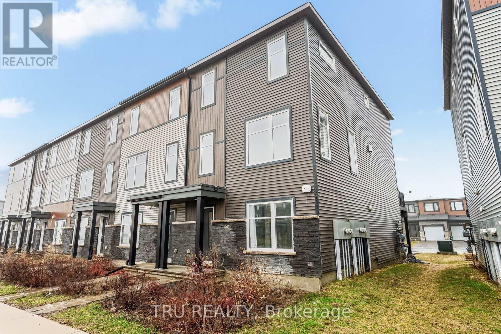 1119 Speedvale Court, Ottawa, Ontario  K2T 0P5 - Photo 2 - X13010846