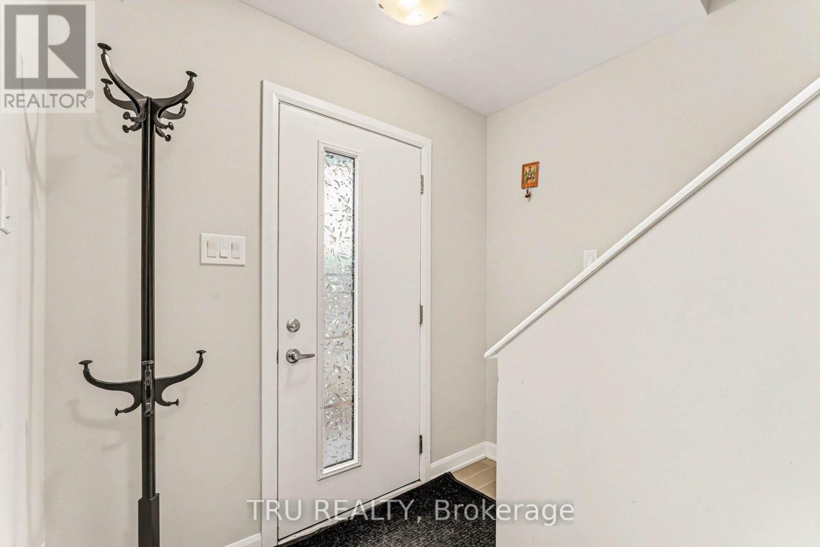 1119 Speedvale Court, Ottawa, Ontario  K2T 0P5 - Photo 3 - X13010846