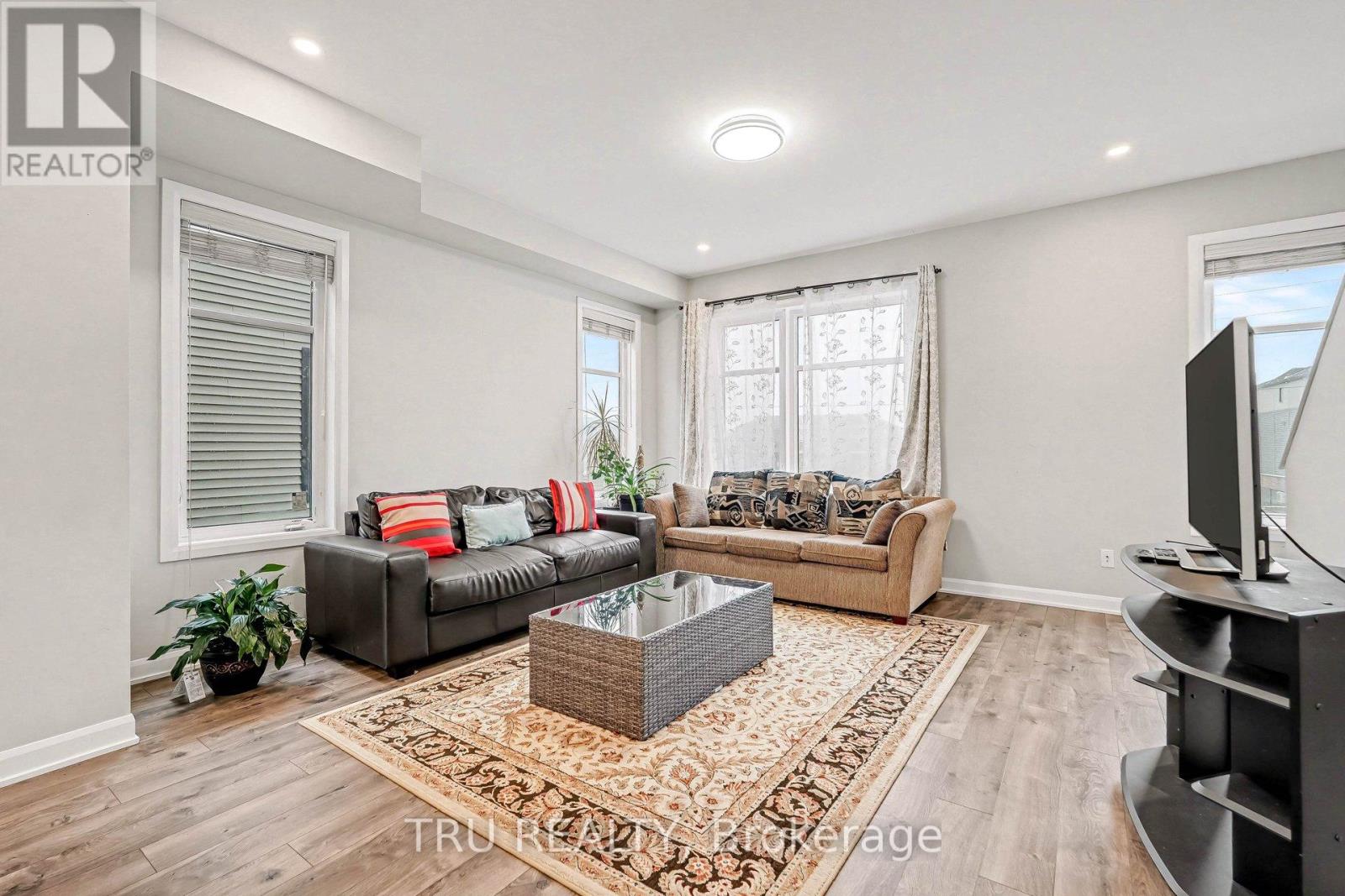 1119 Speedvale Court, Ottawa, Ontario  K2T 0P5 - Photo 5 - X13010846