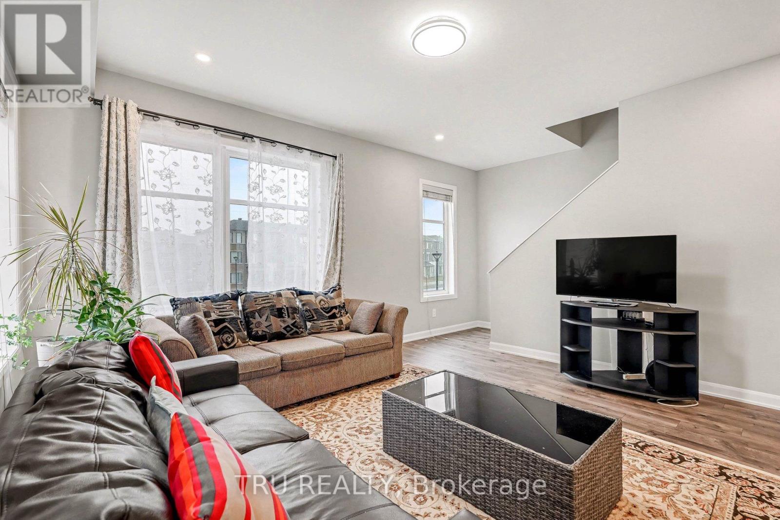 1119 Speedvale Court, Ottawa, Ontario  K2T 0P5 - Photo 6 - X13010846