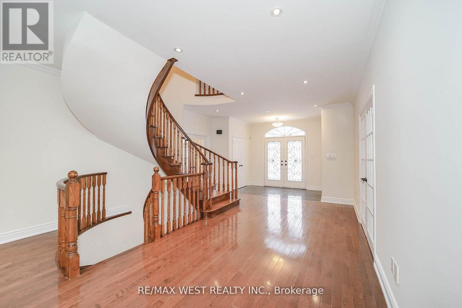 81 Woodview Drive, Pickering, Ontario  L1V 1L1 - Photo 9 - E13007092