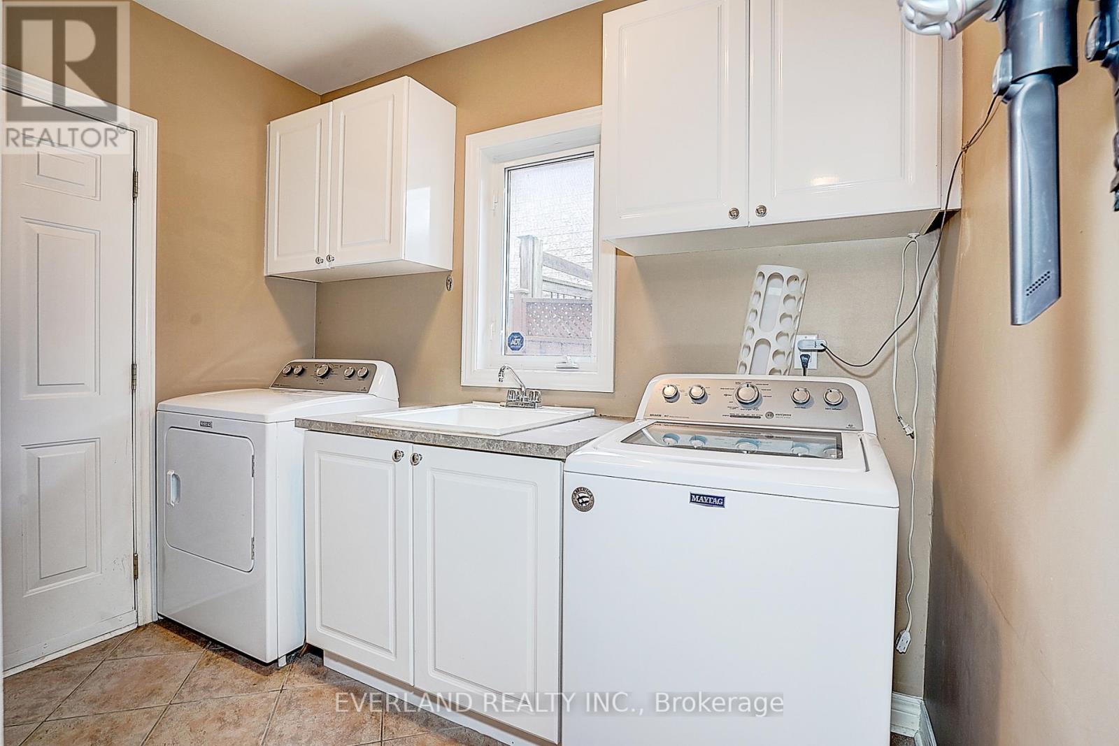 922 Best Circle, Newmarket, Ontario  L3X 2H8 - Photo 19 - N13010508