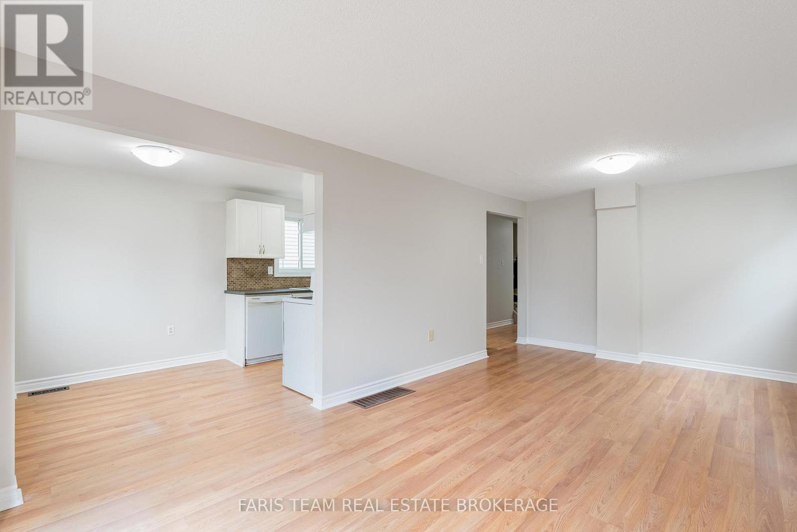 18 Argyle Road, Barrie, Ontario  L4N 6P9 - Photo 10 - S13010862