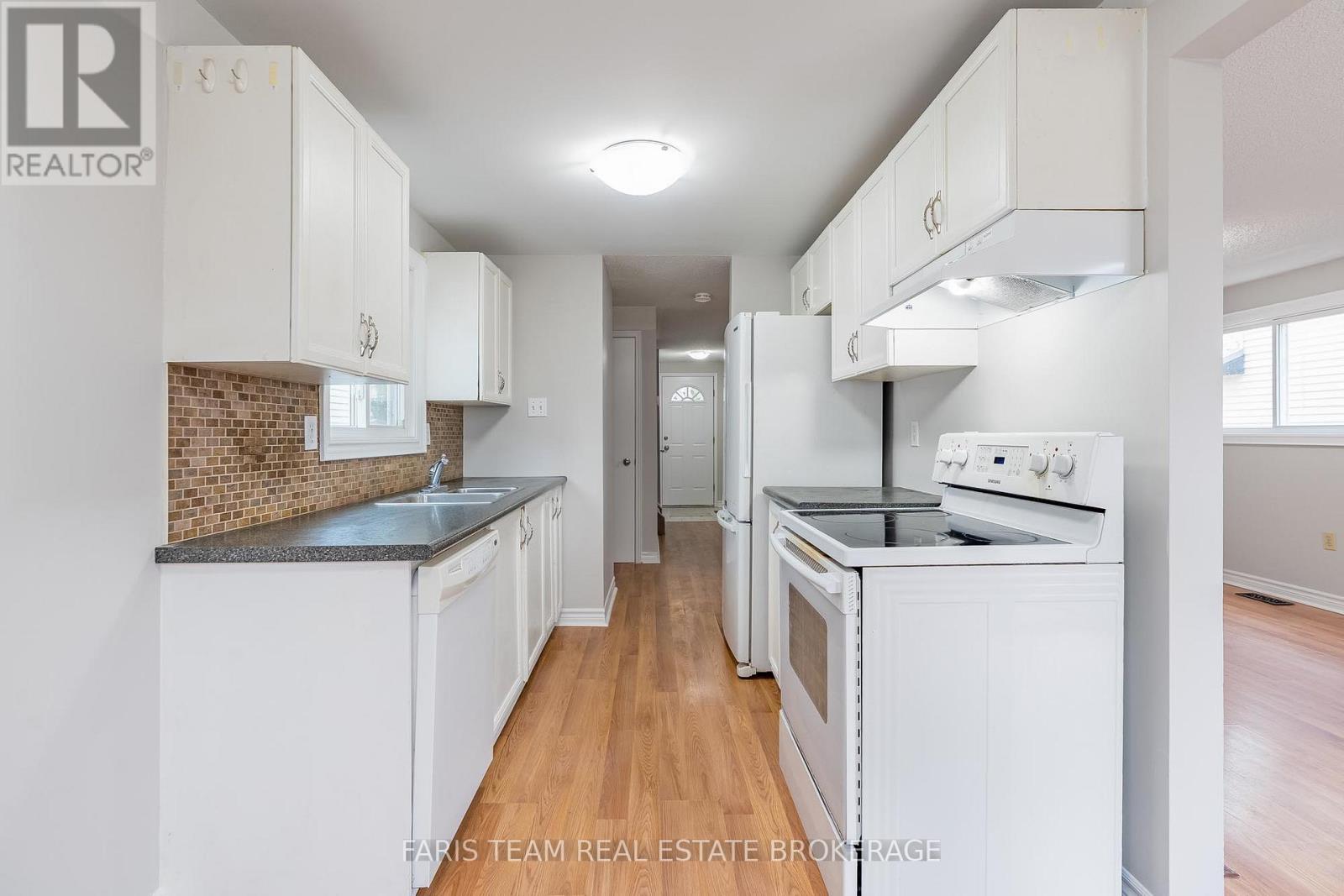 18 Argyle Road, Barrie, Ontario  L4N 6P9 - Photo 5 - S13010862