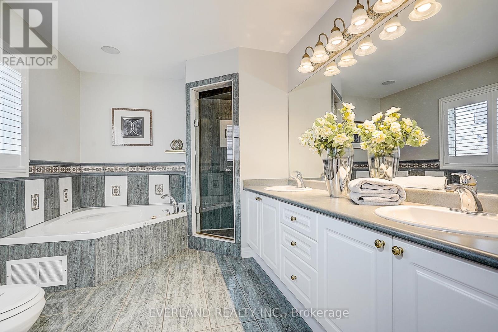 922 Best Circle, Newmarket, Ontario  L3X 2H8 - Photo 25 - N13010508